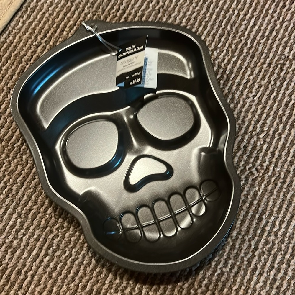 Celebrate it Skull pan 12 in x 9.5x 1.5 inch New with Tags
